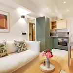 Appartement de 226 m² avec 1 chambre(s) en location à Paris