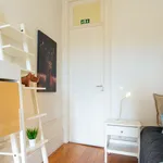 Rent a room of 40 m² in Porto