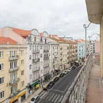 Rent a room of 100 m² in lisbon