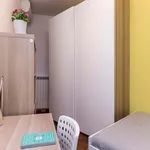 Rent a room of 151 m² in Milan