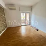 Affitto 4 camera appartamento di 150 m² in Napoli