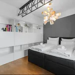 Miete 5 Schlafzimmer wohnung von 282 m² in München