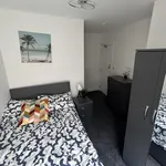 Rent 3 bedroom flat in West Midlands