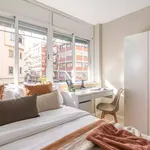 Rent 4 bedroom apartment in Barcelona