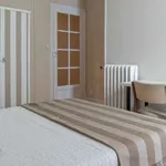 Rent a room of 150 m² in madrid