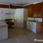 Rent 4 bedroom house in Serpentine