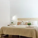 Rent 4 bedroom apartment in Valencia