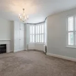 Rent 5 bedroom house in Warwick