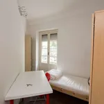 Rent a room of 100 m² in lisbon