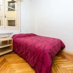 Rent a room of 220 m² in madrid