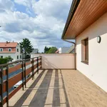 Pronajměte si 7 ložnic/e dům o rozloze 450 m² v Capital City of Prague