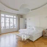 Rent 6 bedroom apartment of 312 m² in Paris