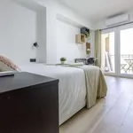 Rent a room of 170 m² in valencia