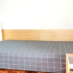 Rent a room of 200 m² in Coimbra