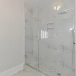 Appartement de 2357 m² avec 4 chambre(s) en location à Toronto (University)