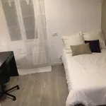 Rent 4 bedroom apartment in Barcelona