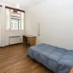 Rent a room of 270 m² in madrid