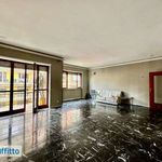 Affitto 6 camera appartamento di 150 m² in Naples