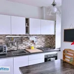 Affitto 3 camera appartamento di 90 m² in Bologna