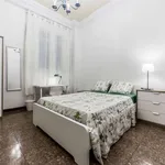 Rent a room of 330 m² in valencia