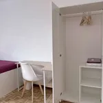 Rent a room of 80 m² in lisbon