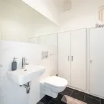 Pronajměte si 3 ložnic/e byt o rozloze 180 m² v Prague