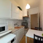 Rent a room of 60 m² in lisbon