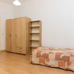 Rent a room of 150 m² in madrid