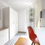 Rent 4 bedroom apartment in Barcelona