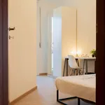 Rent a room of 60 m² in Milan