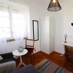 Rent a room of 200 m² in Lisbon