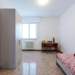 Rent a room of 100 m² in milan