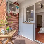 Rent a room of 80 m² in valencia