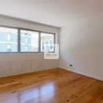 Rent 4 bedroom apartment of 250 m² in Porto