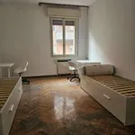 Affitto 5 camera appartamento di 130 m² in Bologna