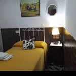 Alquilo 4 dormitorio casa de 100 m² en Huelva']