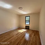 Rent 4 bedroom apartment of 111 m² in Staten Island