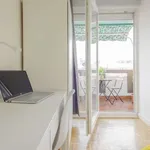 Rent a room of 180 m² in madrid