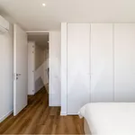 APARTAMENTO T2 MOBILIADO COM SUÍTE - GARAGEM - VARANDA -CARCAVELOS-CASCAIS