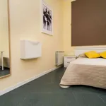 Rent a room of 220 m² in madrid