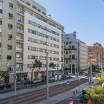 Rent a room of 300 m² in porto