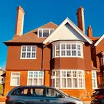 Rent 3 bedroom flat in South East England