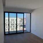 Rent 1 bedroom apartment of 45 m² in Porto