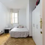 Rent a room of 200 m² in madrid