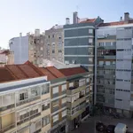 Rent 5 bedroom apartment of 100 m² in lisbon