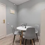 Rent 4 bedroom apartment of 15 m² in Barcelona