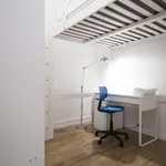 Rent 4 bedroom apartment in Barcelona