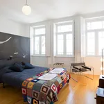 Rent a room of 30 m² in Porto