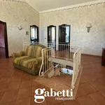 Rent 8 bedroom house of 350 m² in Vitulazio