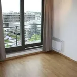 Ixelles, place du Luxembourg Dans une nouvelle construction, bel appartement, séjour et salle à manger, cuisine américaine super équipée. Une chambre, salle de bain (bain et douche). Parquet par